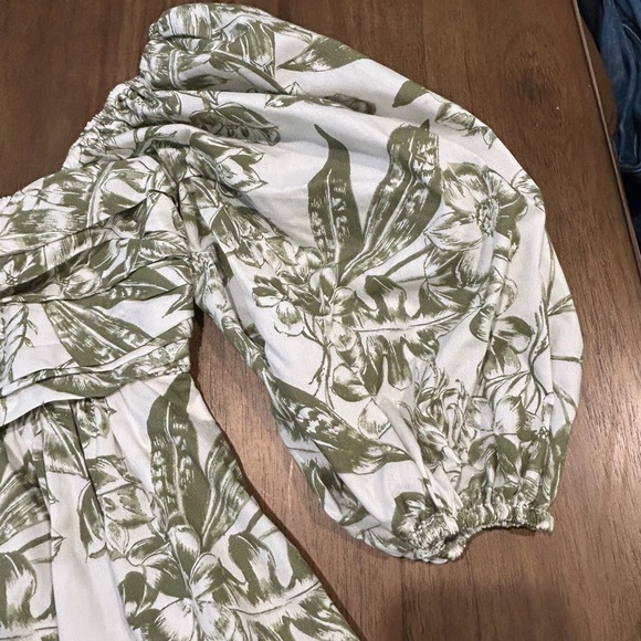 Abercrombie Women’s Emerson Poplin Puff Sleeve Floral Green and White Mini Dress - Picture 3 of 6